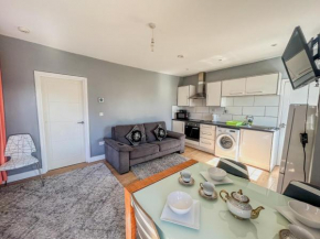 1 Bedroom Apartment By The River